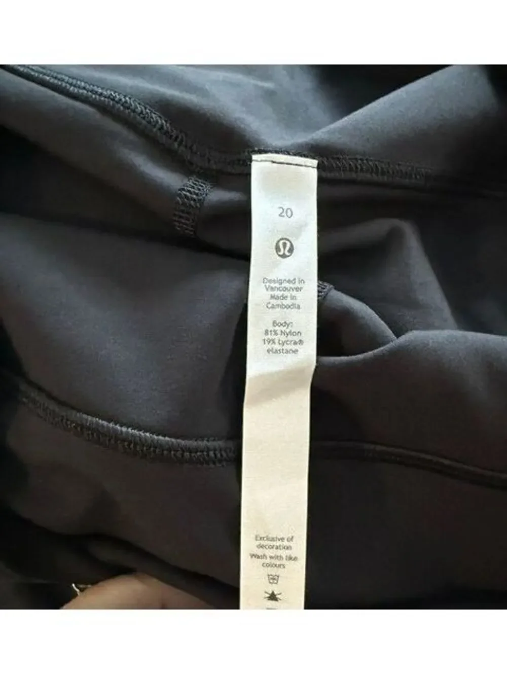 NWOT Lululemon black cropped soft leggings 23